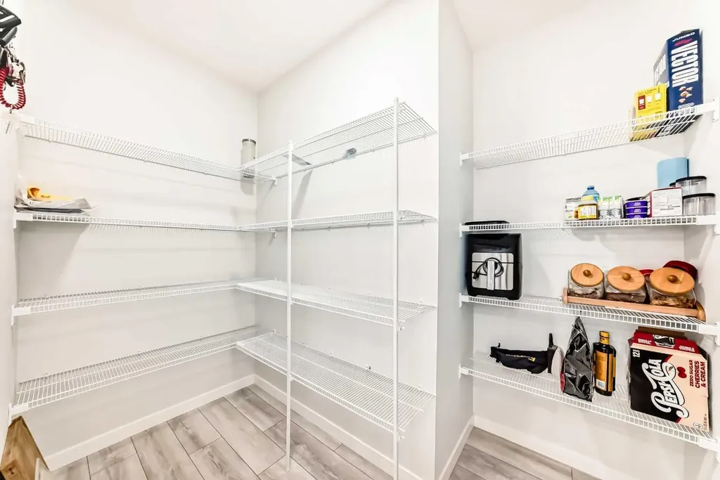 305 Edith Road NW Calgary AB T3R 1Y8