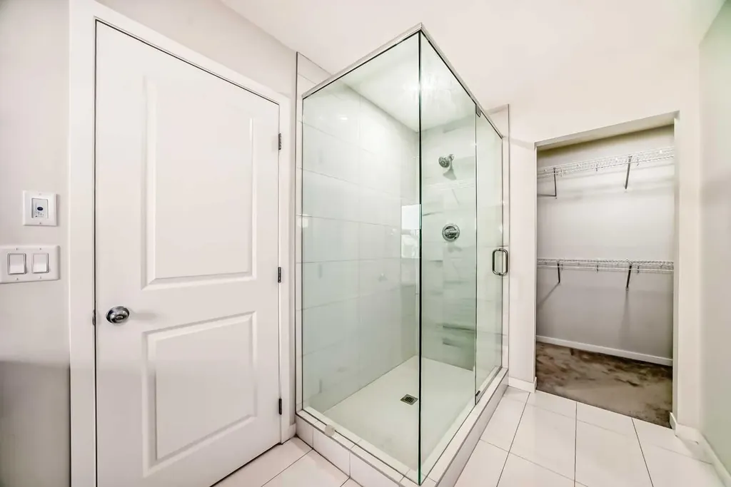 305 Edith Road NW Calgary AB T3R 1Y8