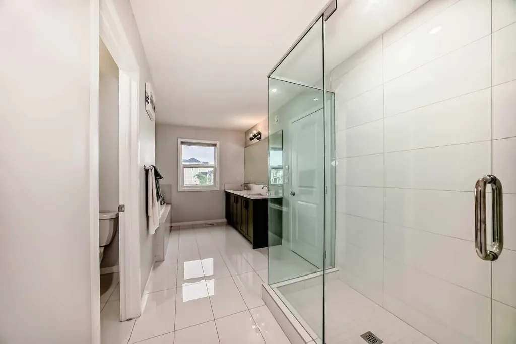 305 Edith Road NW Calgary AB T3R 1Y8