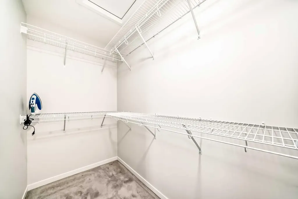 305 Edith Road NW Calgary AB T3R 1Y8