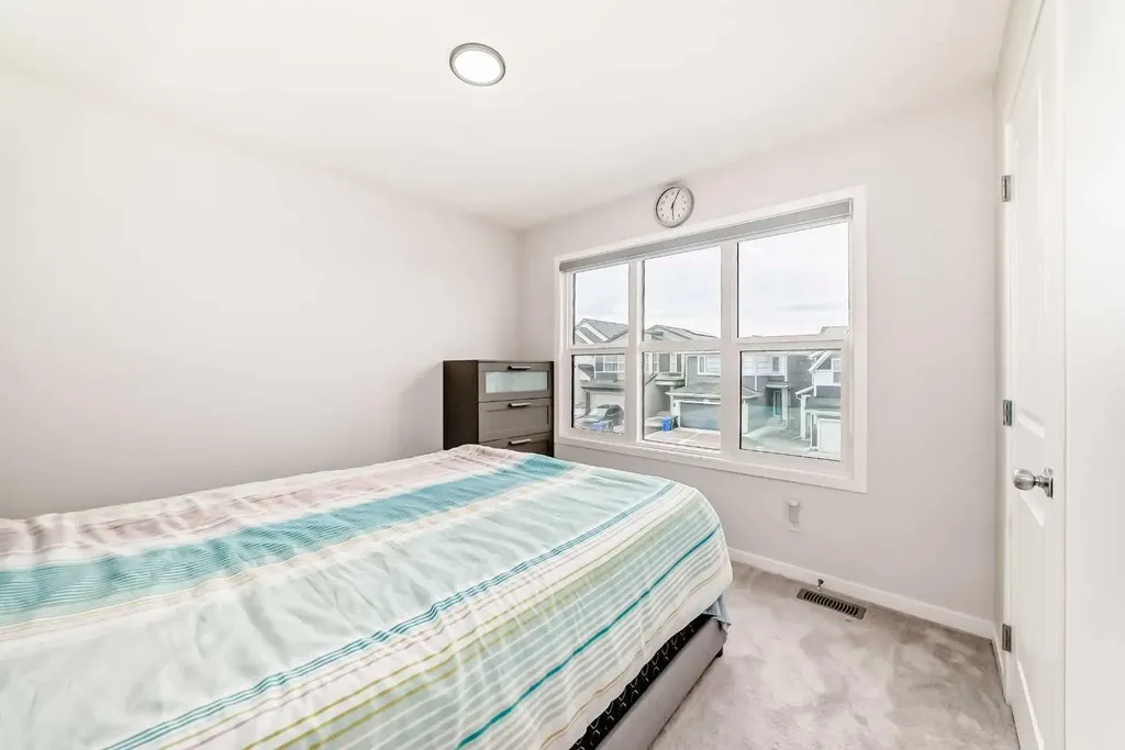 305 Edith Road NW Calgary AB T3R 1Y8