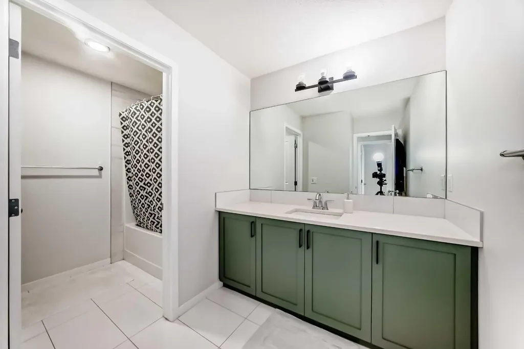 305 Edith Road NW Calgary AB T3R 1Y8