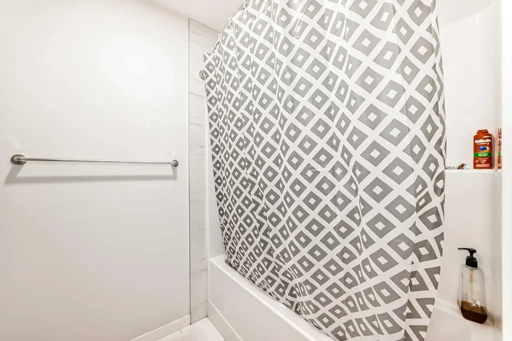305 Edith Road NW Calgary AB T3R 1Y8
