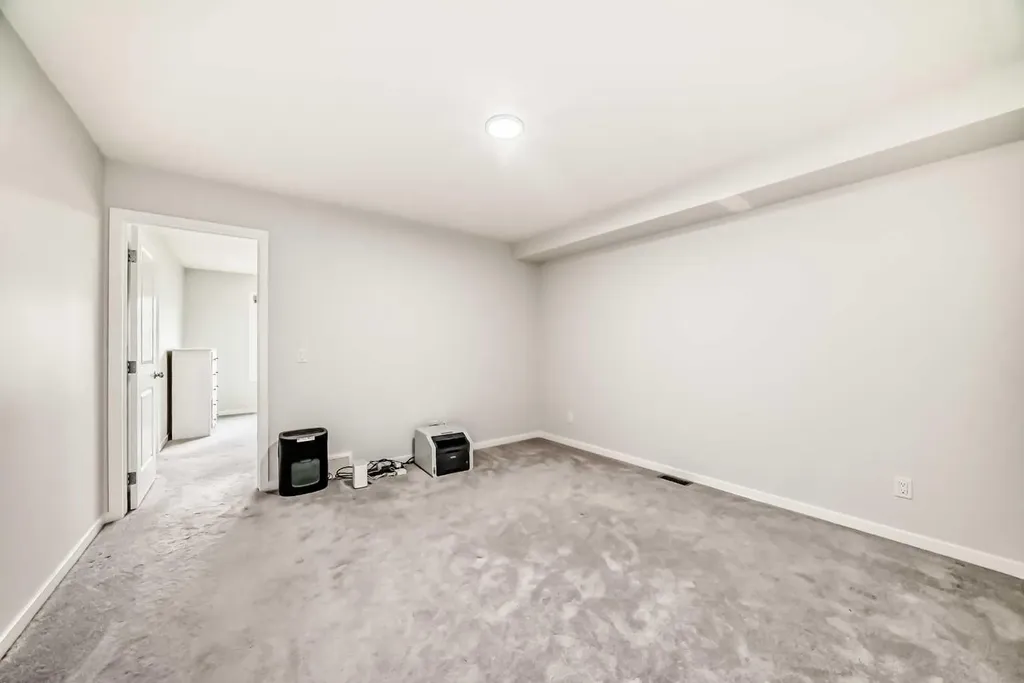 305 Edith Road NW Calgary AB T3R 1Y8