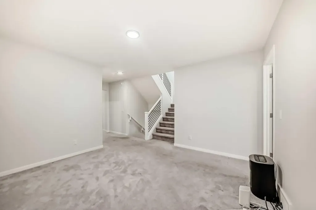 305 Edith Road NW Calgary AB T3R 1Y8
