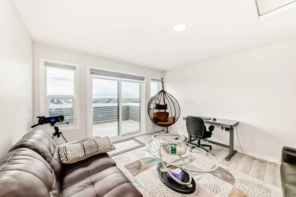 305 Edith Road NW Calgary AB T3R 1Y8