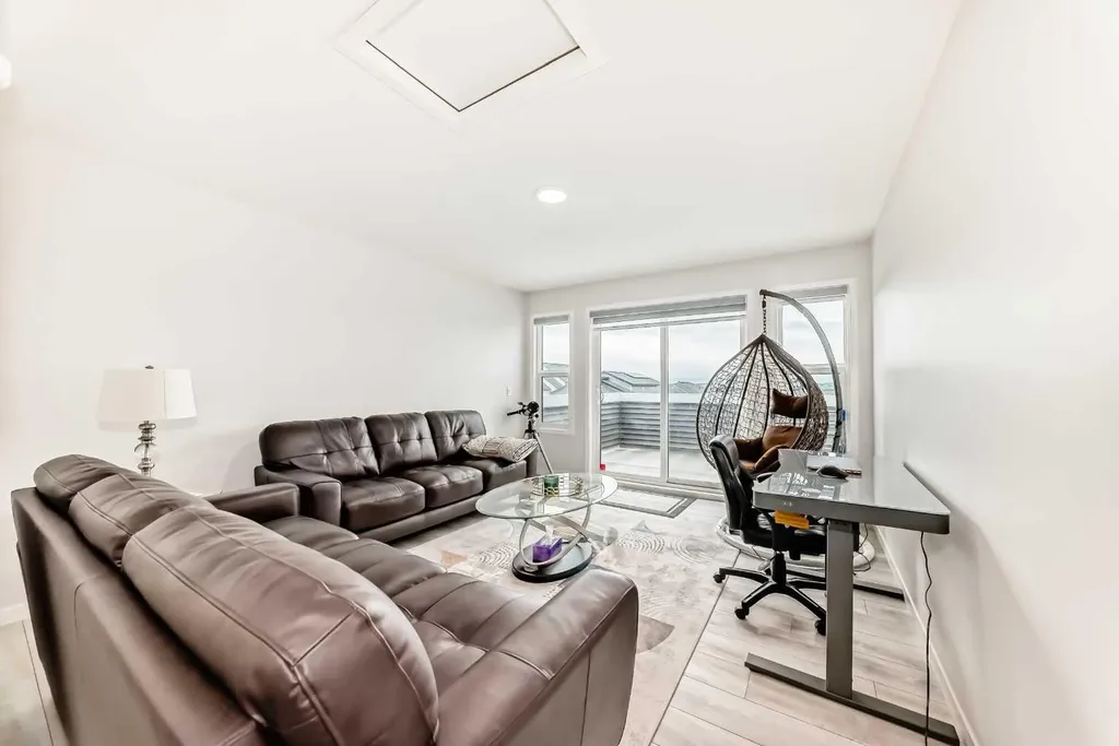 305 Edith Road NW Calgary AB T3R 1Y8