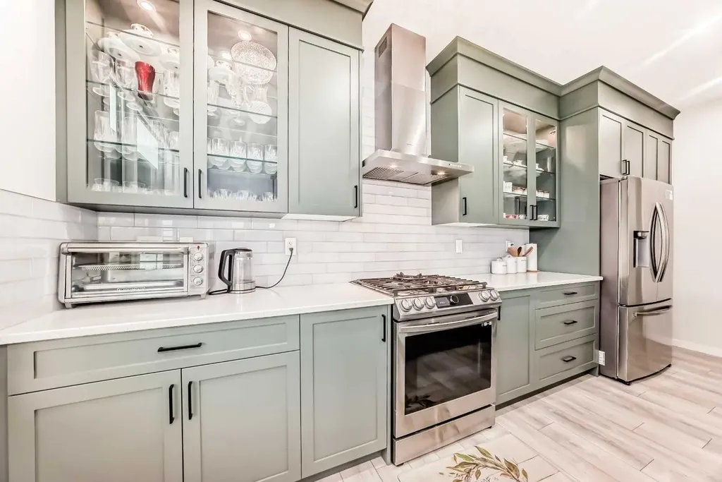 305 Edith Road NW Calgary AB T3R 1Y8
