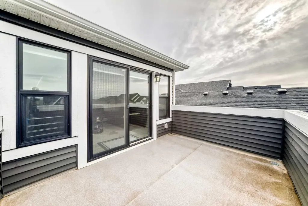 305 Edith Road NW Calgary AB T3R 1Y8