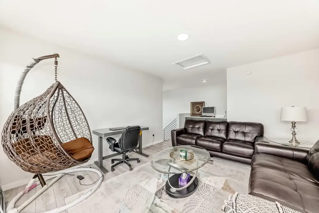 305 Edith Road NW Calgary AB T3R 1Y8