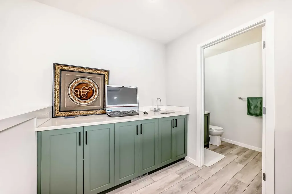 305 Edith Road NW Calgary AB T3R 1Y8