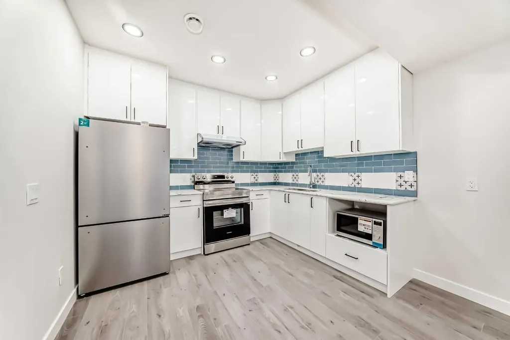 305 Edith Road NW Calgary AB T3R 1Y8