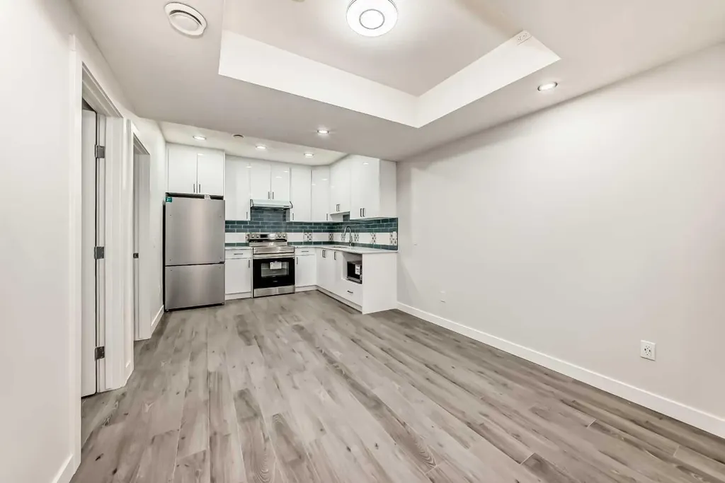 305 Edith Road NW Calgary AB T3R 1Y8