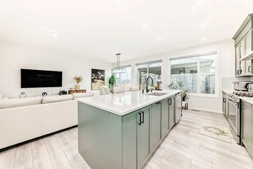 305 Edith Road NW Calgary AB T3R 1Y8
