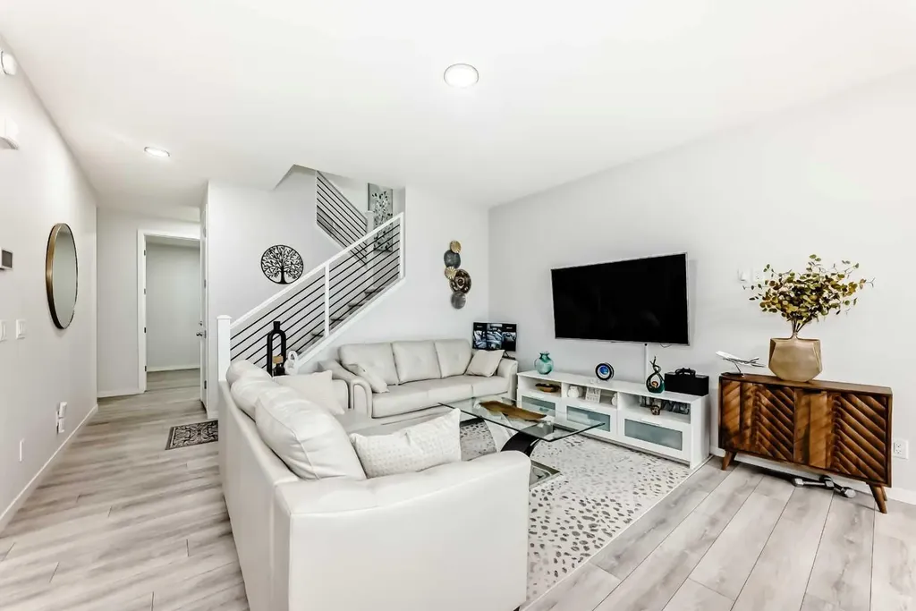 305 Edith Road NW Calgary AB T3R 1Y8