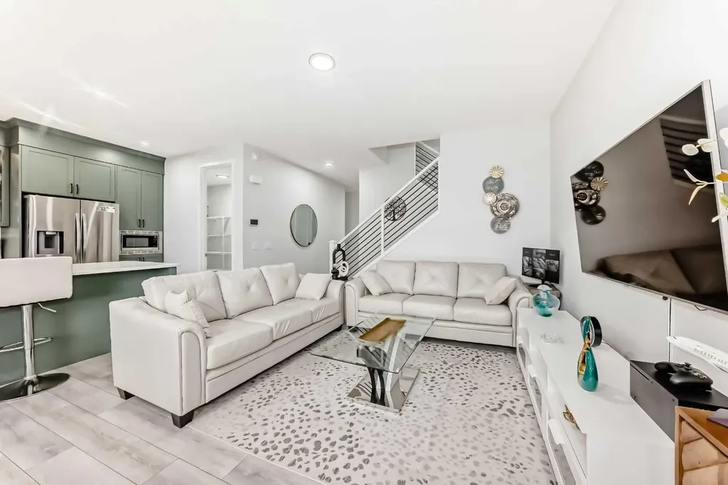 305 Edith Road NW Calgary AB T3R 1Y8