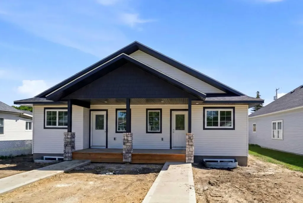 5131 52 Street Lacombe AB T4L 1H9