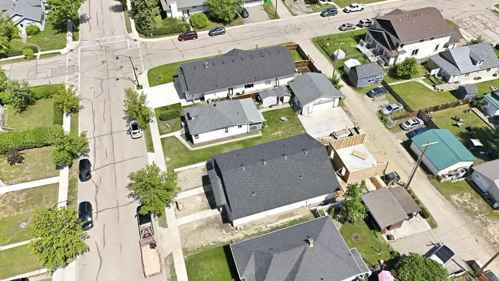 5131 52 Street Lacombe AB T4L 1H9