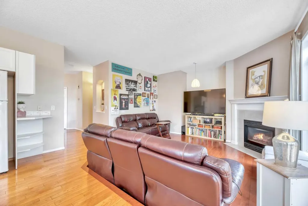 185 Douglas Glen Heath SE Calgary AB T2Z 2N1