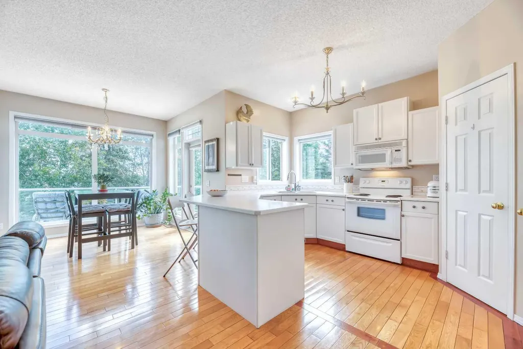 185 Douglas Glen Heath SE Calgary AB T2Z 2N1