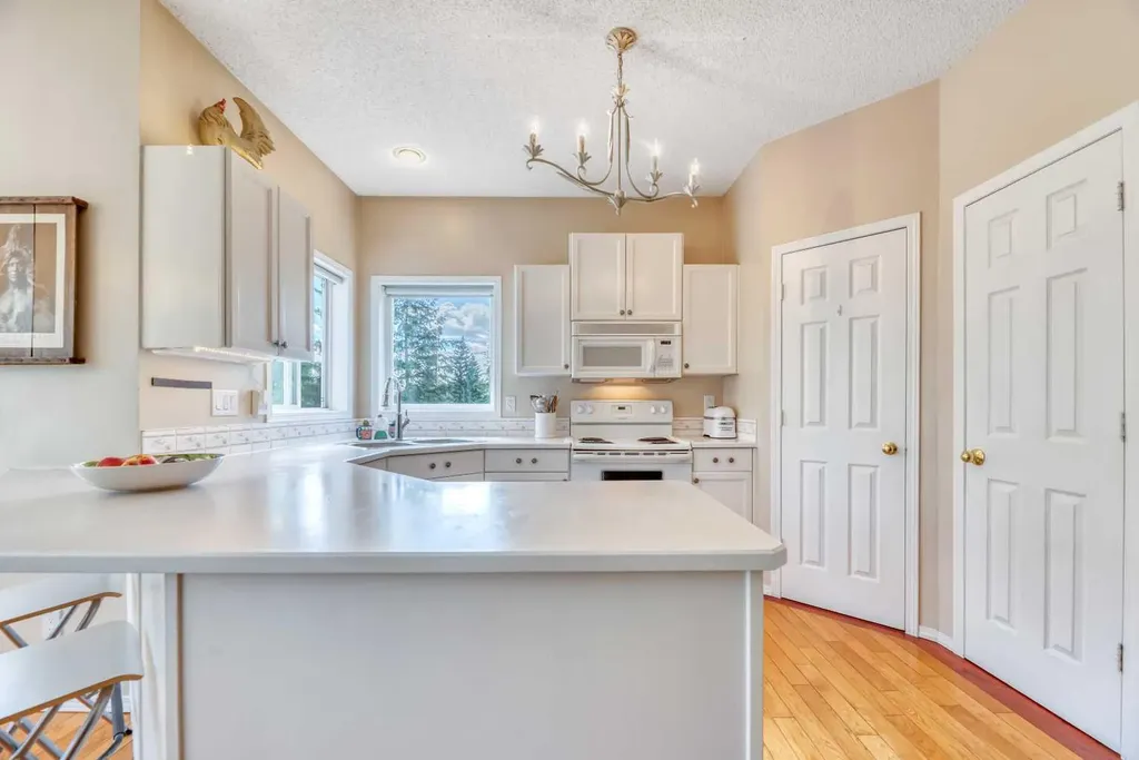 185 Douglas Glen Heath SE Calgary AB T2Z 2N1
