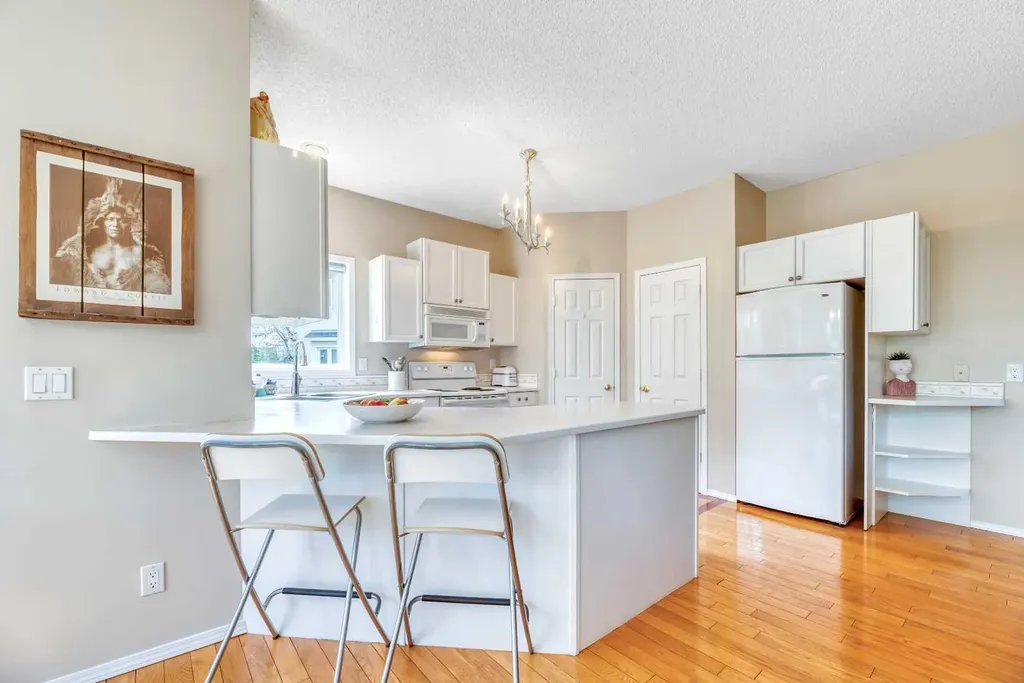 185 Douglas Glen Heath SE Calgary AB T2Z 2N1