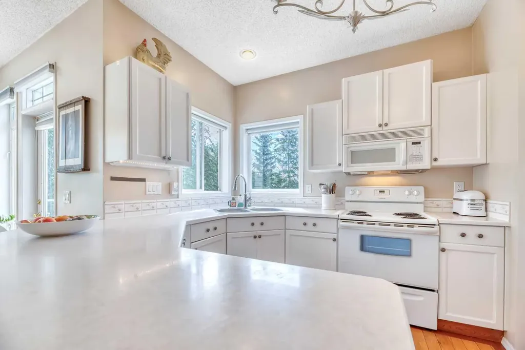 185 Douglas Glen Heath SE Calgary AB T2Z 2N1