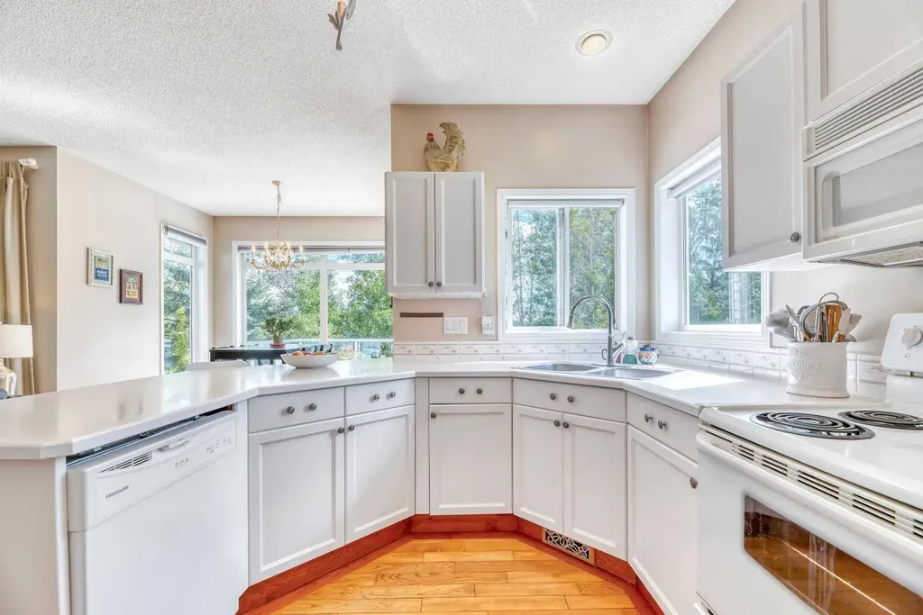 185 Douglas Glen Heath SE Calgary AB T2Z 2N1