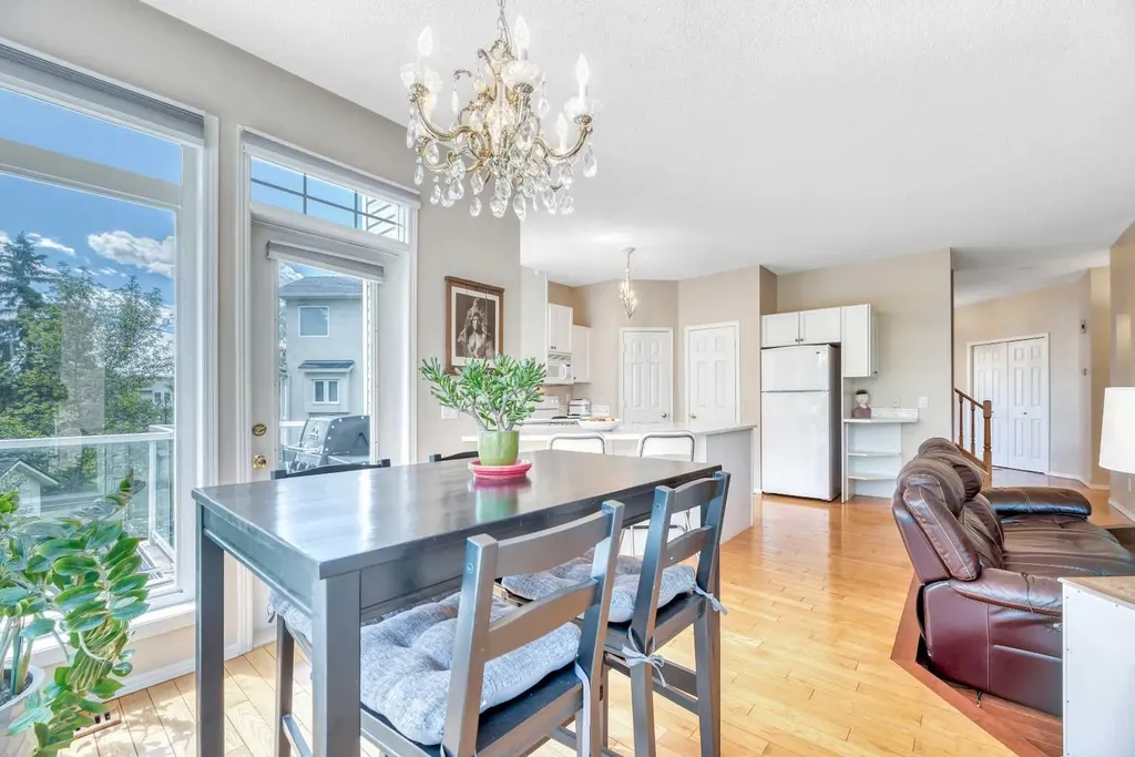 185 Douglas Glen Heath SE Calgary AB T2Z 2N1