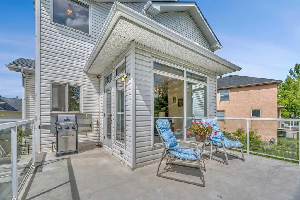 185 Douglas Glen Heath SE Calgary AB T2Z 2N1