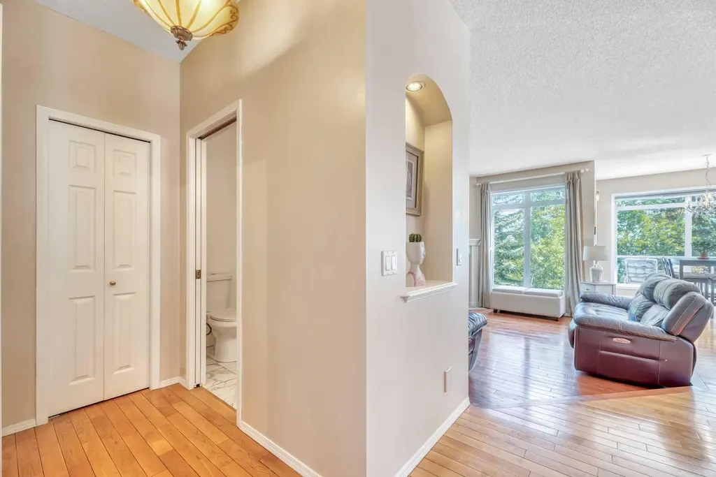 185 Douglas Glen Heath SE Calgary AB T2Z 2N1