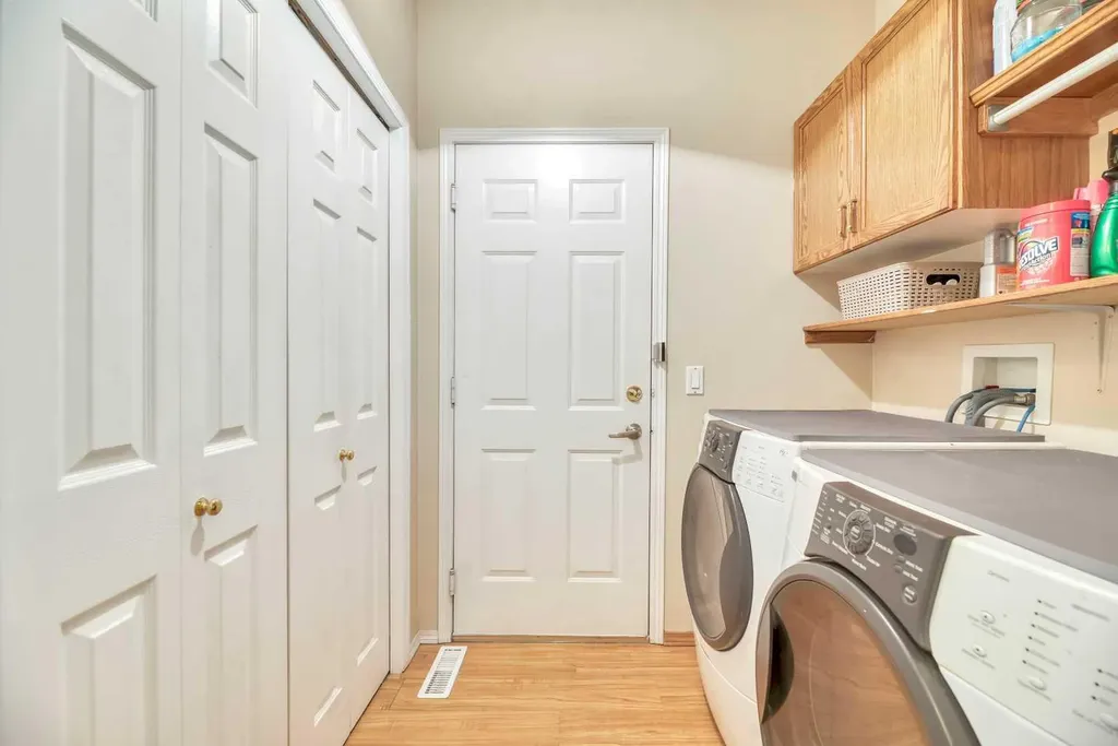 185 Douglas Glen Heath SE Calgary AB T2Z 2N1