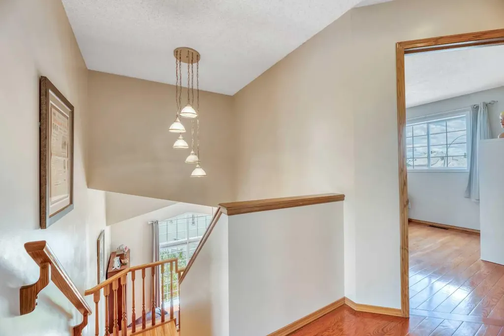 185 Douglas Glen Heath SE Calgary AB T2Z 2N1