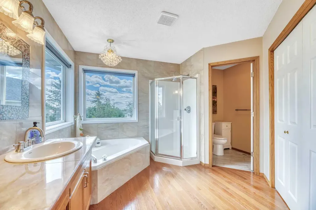 185 Douglas Glen Heath SE Calgary AB T2Z 2N1