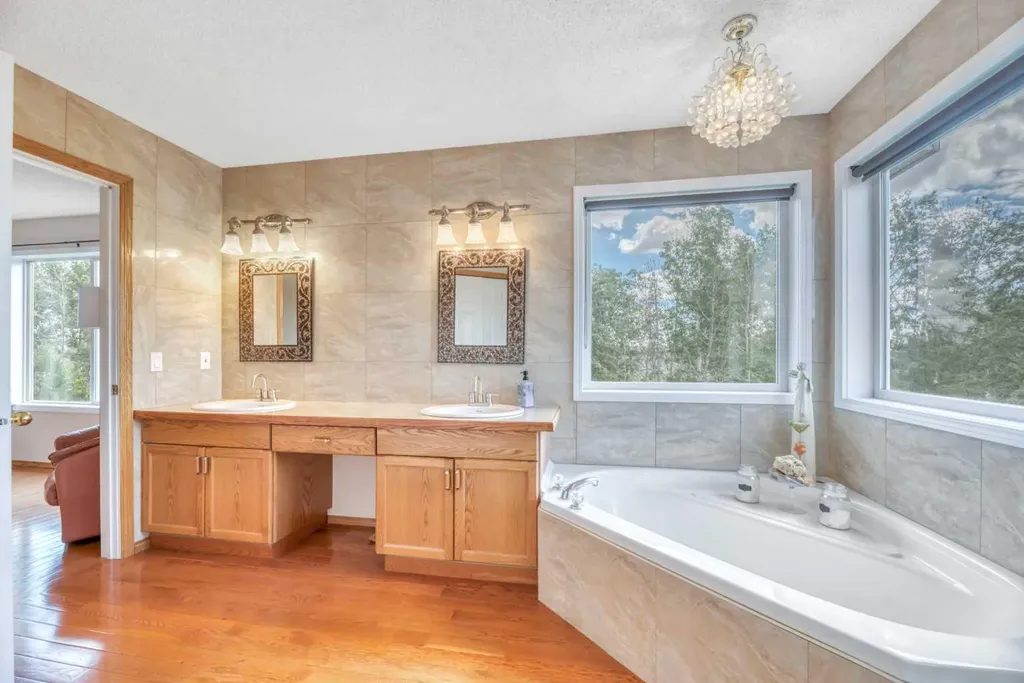 185 Douglas Glen Heath SE Calgary AB T2Z 2N1