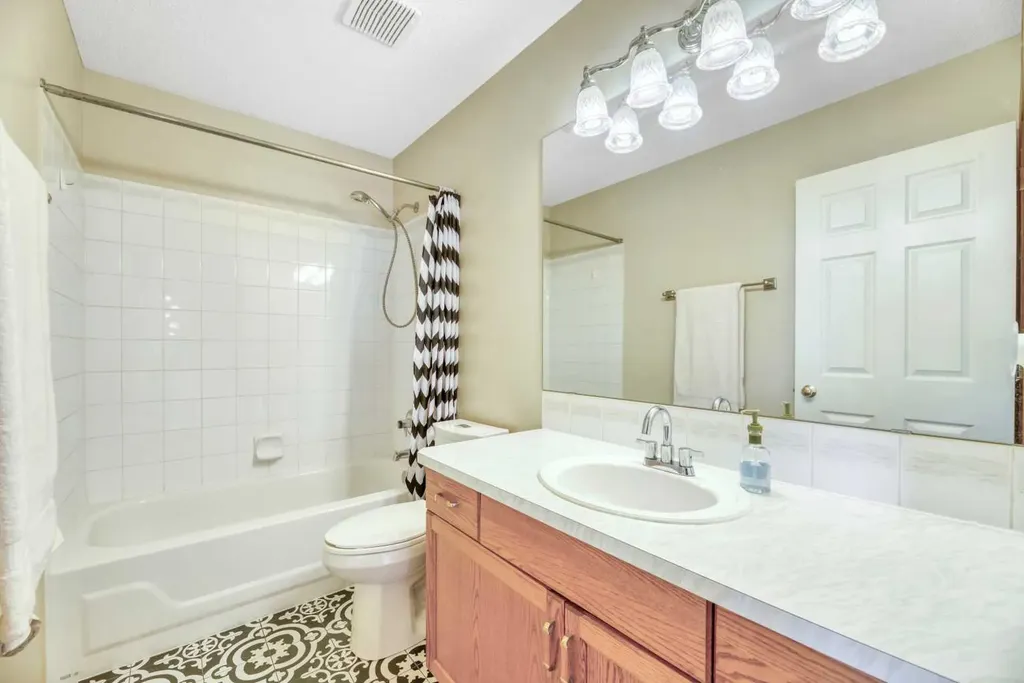 185 Douglas Glen Heath SE Calgary AB T2Z 2N1