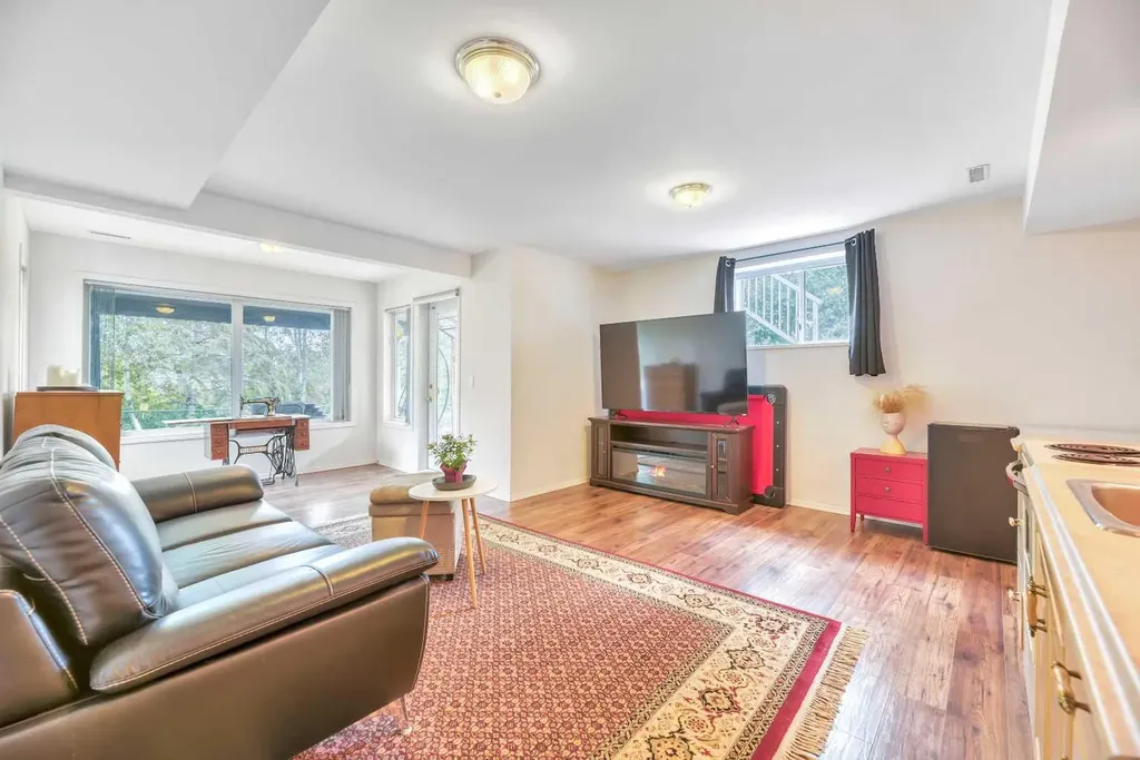 185 Douglas Glen Heath SE Calgary AB T2Z 2N1