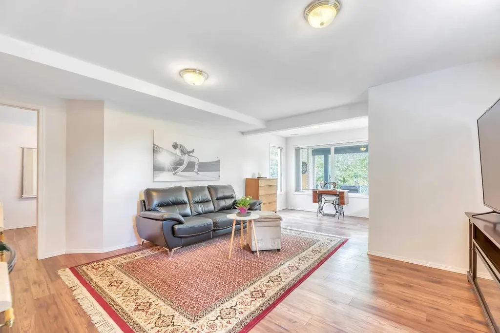 185 Douglas Glen Heath SE Calgary AB T2Z 2N1