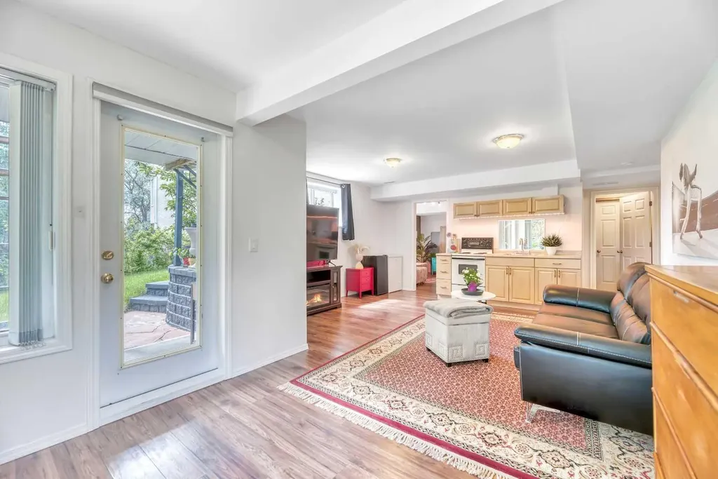 185 Douglas Glen Heath SE Calgary AB T2Z 2N1