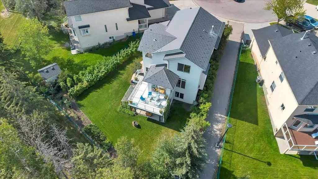 185 Douglas Glen Heath SE Calgary AB T2Z 2N1