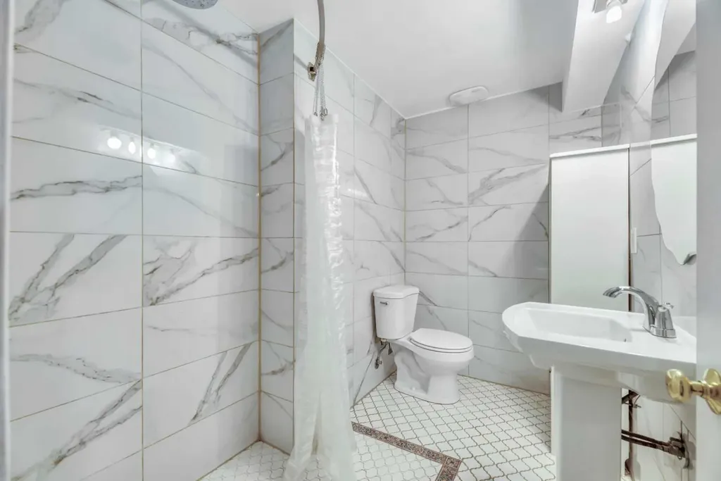 185 Douglas Glen Heath SE Calgary AB T2Z 2N1