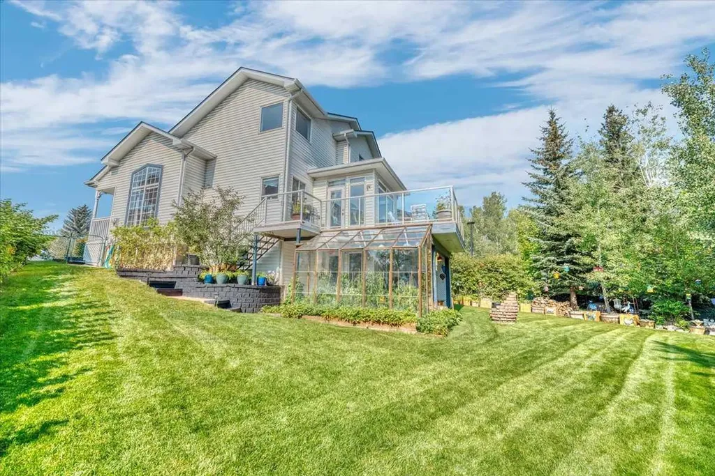 185 Douglas Glen Heath SE Calgary AB T2Z 2N1