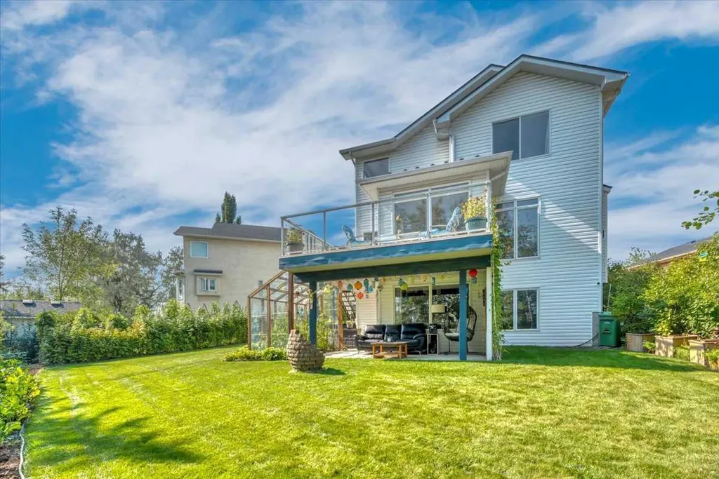 185 Douglas Glen Heath SE Calgary AB T2Z 2N1