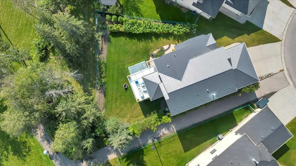 185 Douglas Glen Heath SE Calgary AB T2Z 2N1