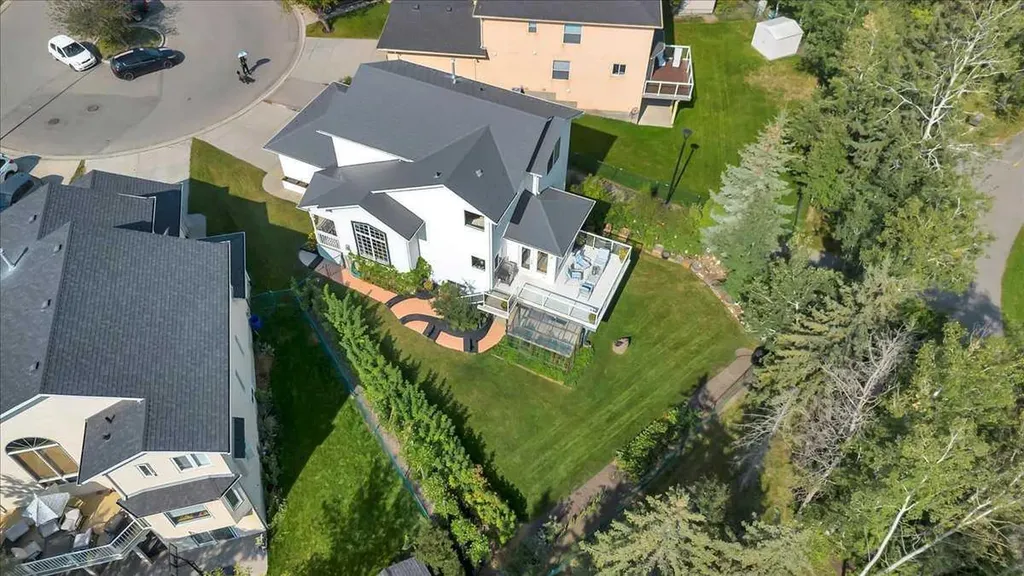 185 Douglas Glen Heath SE Calgary AB T2Z 2N1