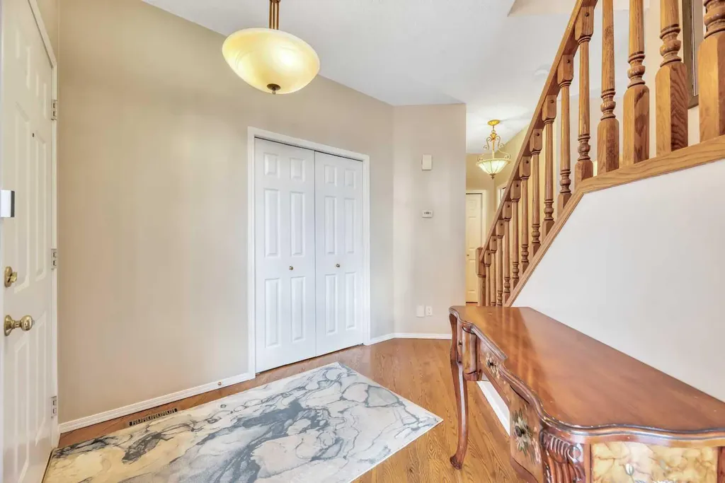 185 Douglas Glen Heath SE Calgary AB T2Z 2N1