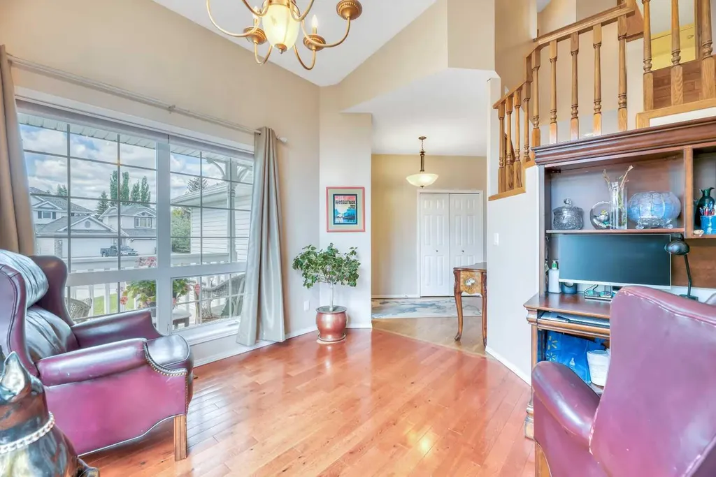 185 Douglas Glen Heath SE Calgary AB T2Z 2N1