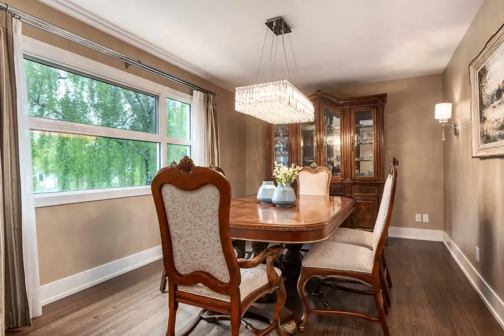 27 Westview Drive SW Calgary AB T3C 2R8