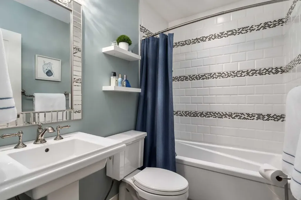 27 Westview Drive SW Calgary AB T3C 2R8
