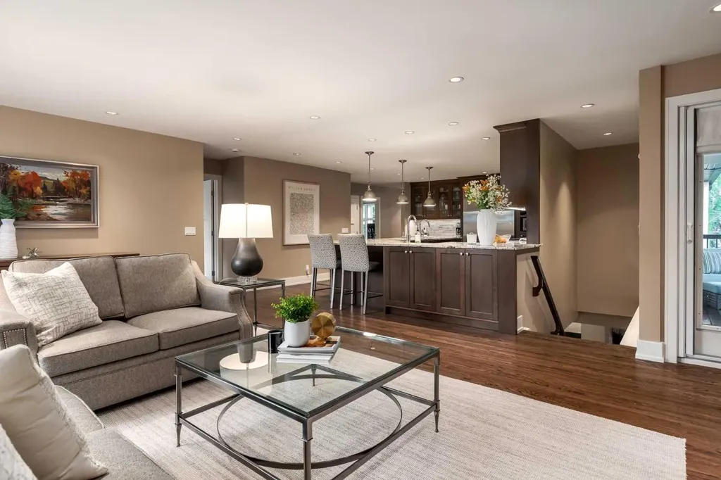 27 Westview Drive SW Calgary AB T3C 2R8